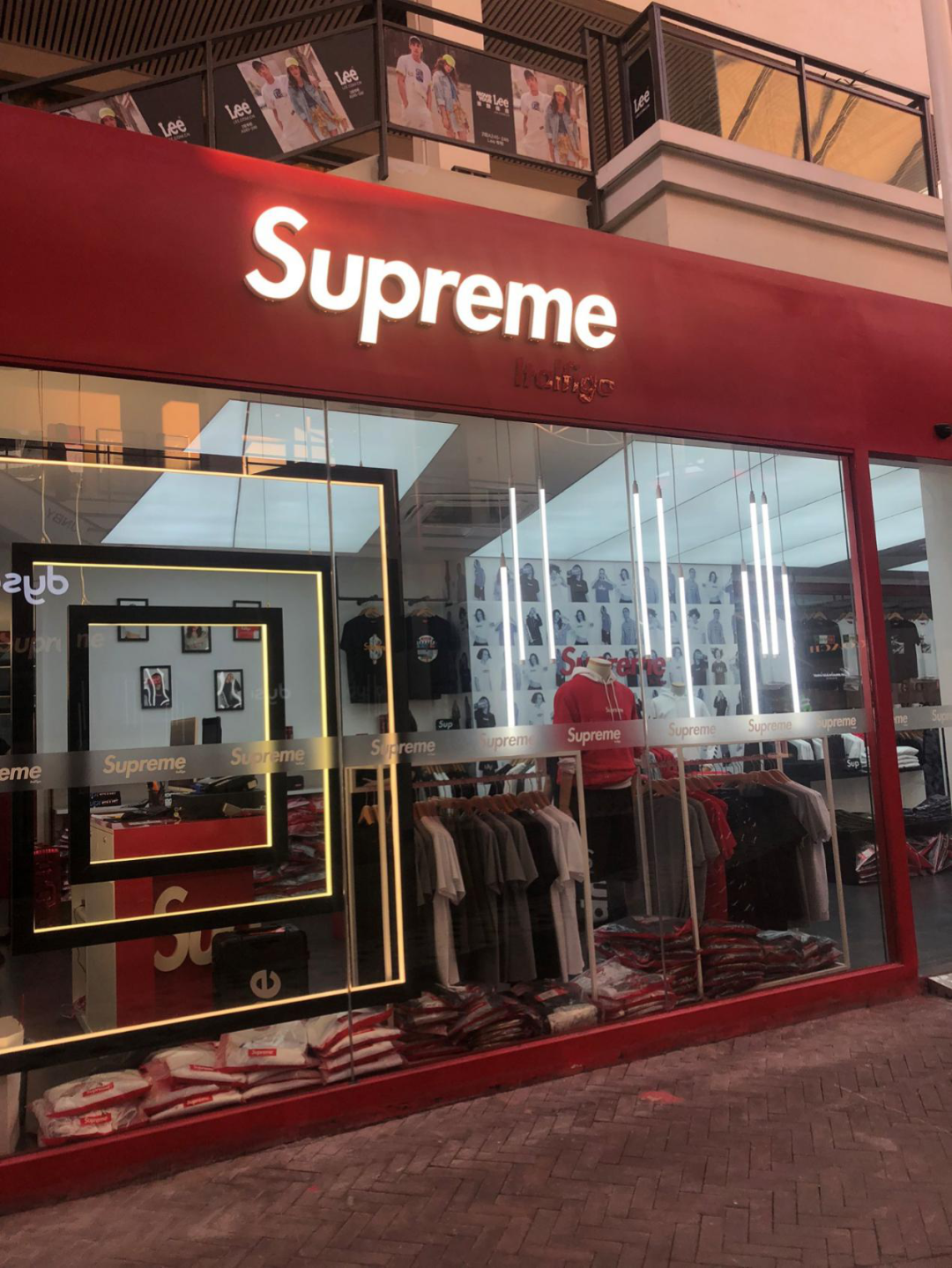 商标未完成注册即遭模仿，法院一审判赔850万元 ！你买的“Supreme”是真的吗？