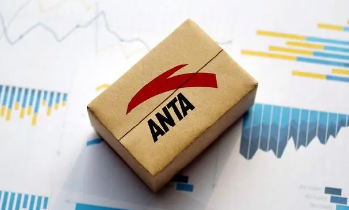 安踏改标，在新标下加上了“ANTA”